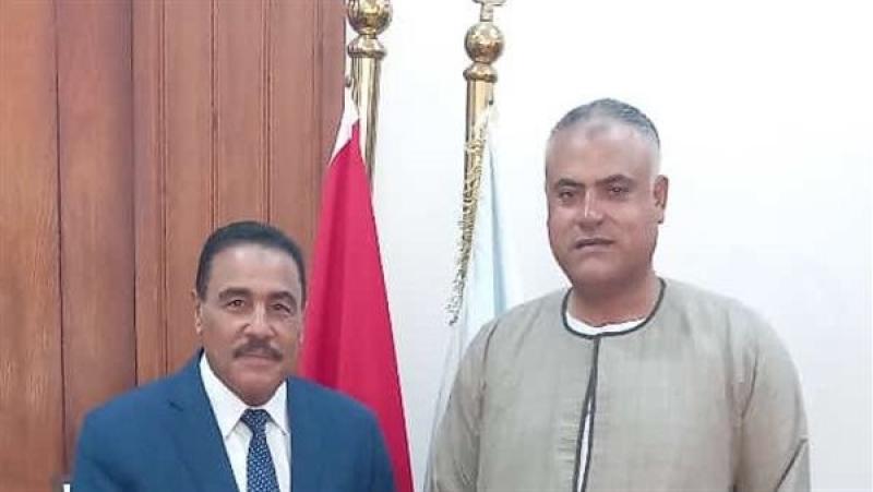 الفلاحين تبحث في مطروح توفير احتياجات السوق من السلع الغذائية الزراعية