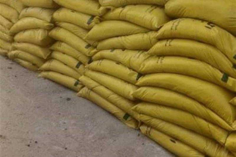 ضبط 10 أطنان أسمدة وسلع مجهولة في حملة على الأنشطة التجارية بالشرقية