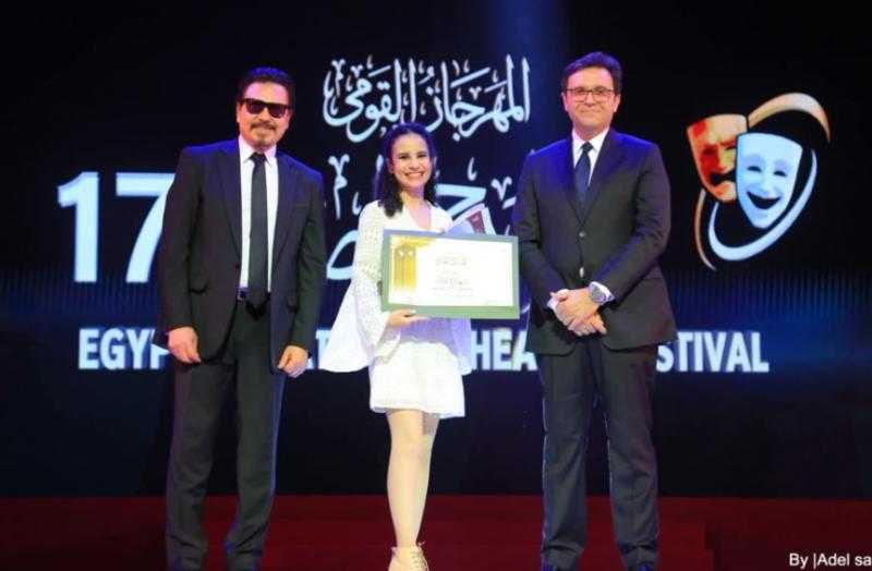 خالد جلال يهنئ فرق البيت الفني للمسرح الفائزة بجوائز المهرجان القومي