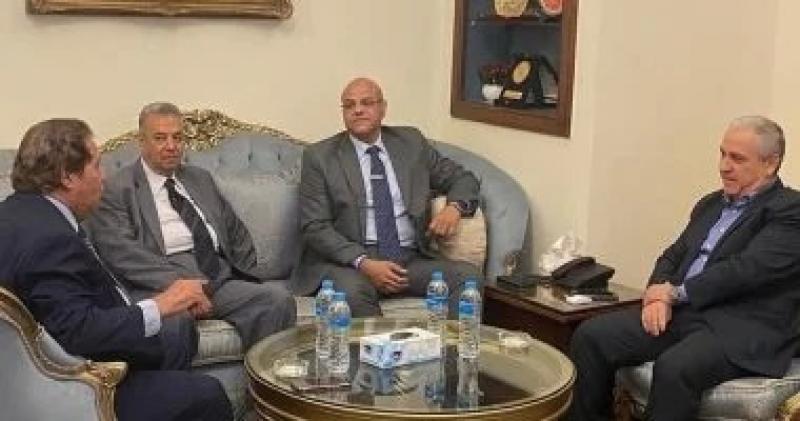 رئيس ”الوطنية للصحافة” ومحافظ القليوبية يناقشان أوجه التعاون المشترك