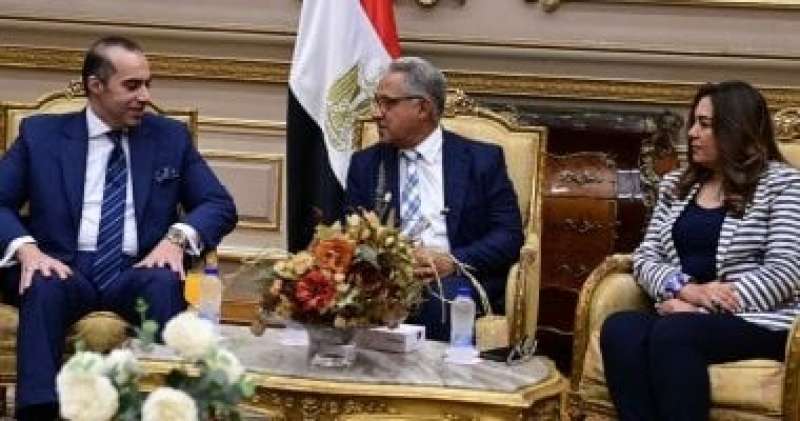 خط أحمر