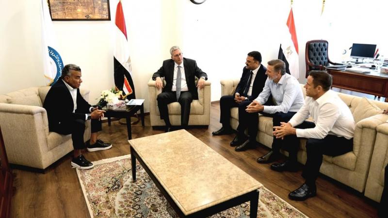 خط أحمر