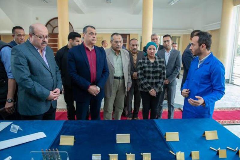 خط أحمر