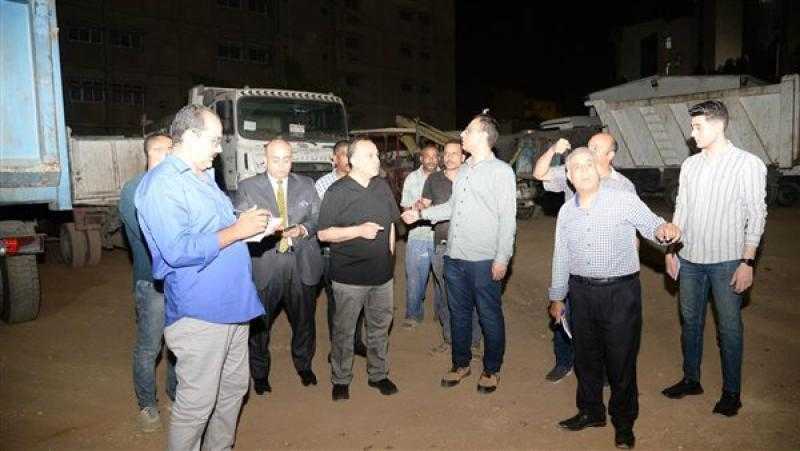 محافظ أسيوط يتفقد سيارات ومعدات الحملة الميكانيكية لحي غرب