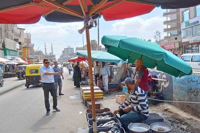 محافظ كفر الشيخ يتابع حملات إزالة الإشغالات في سيدي سالم