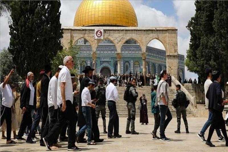 عشرات المستوطنين يقتحمون المسجد الأقصى بحماية شرطة الاحتلال الإسرائيلى