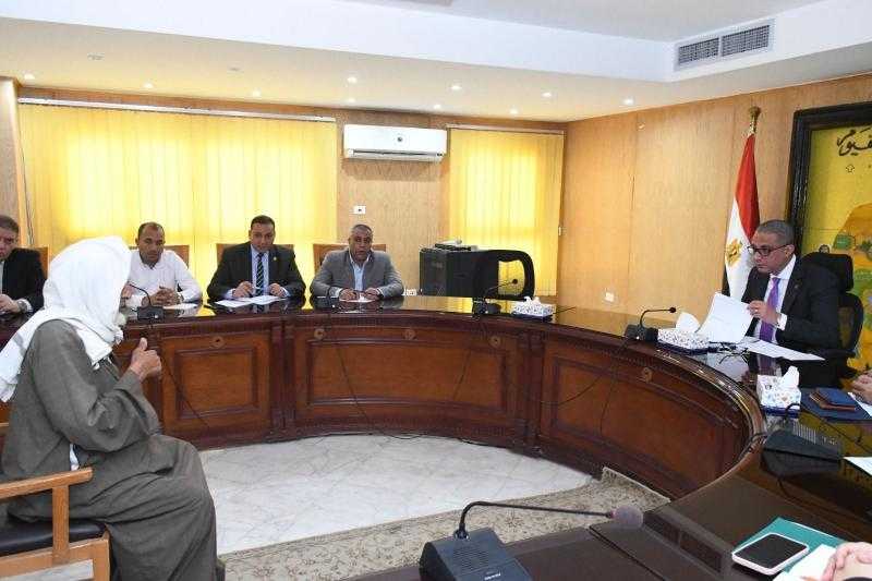 خلال لقاءه لخدمة المواطنين.. محافظ الفيوم يوجه بتوفير فرص عمل لذوي الهمم بالقطاع الخاص