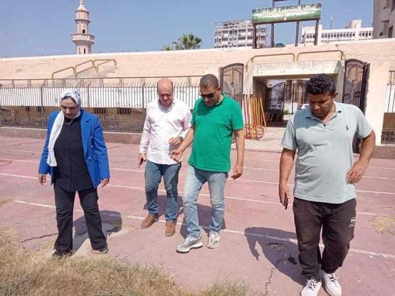 وكيل الشباب بالدقهلية تشهد تسليم موقع الملعب الرئيسي باستاد المنصورة.. صور