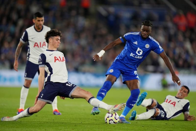 ليستر سيتي يفرض التعادل على توتنهام في مستهل رحلة العودة للدوري الإنجليزي
