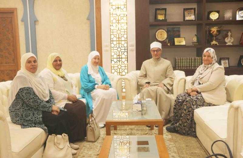 المفتي يستقبل وفد كلية الدراسات الإسلامية للبنات بالقاهرة لتهنئته بمهام منصبه الجديد| صور