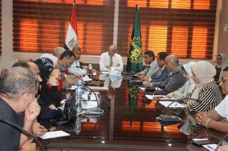 محافظ القليوبية يناقش ملف التصالح بمدن قليوب وكفر شكر والخانكة