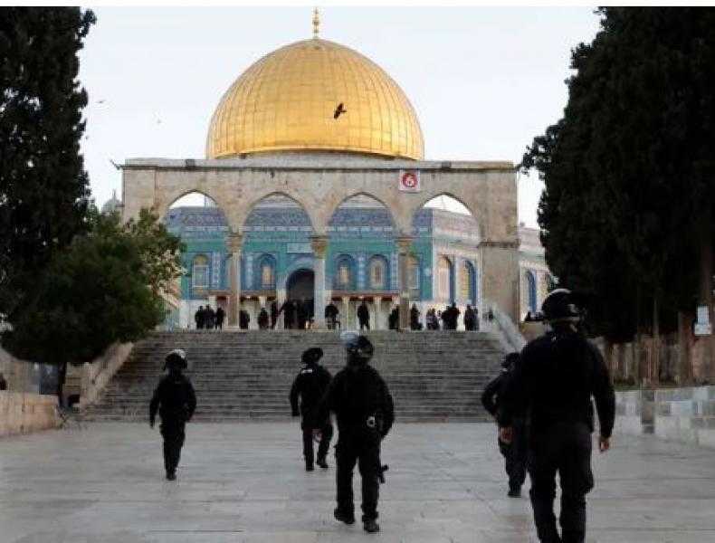 عشرات المستوطنين الإسرائيليين يقتحمون المسجد الأقصى