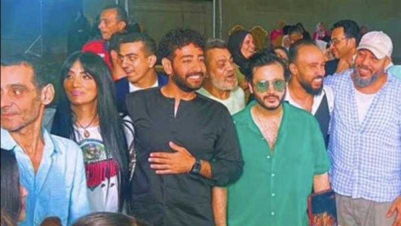 أبطال فيلم المدرسة يحتفلون ببدء التصوير