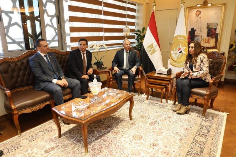 وزيرة التنمية المحلية تستقبل وفد من الهيئة العليا لحزب ”حماة الوطن”