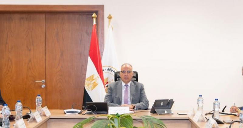 وزير الري يتابع تقييم مجهودات الوزارة خلال فتره أقصى الاحتياجات المائية