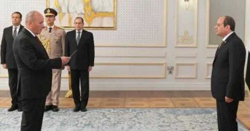 رئيس هيئة قضايا الدولة الجديد يؤدى اليمين الدستورية أمام الرئيس السيسى