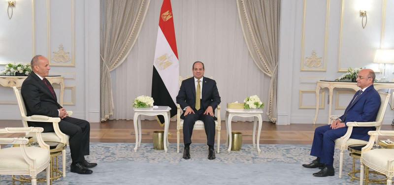 خط أحمر