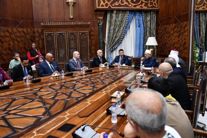 شيخ الأزهر ووزير الشباب والرياضة يستقبلان وفد اتحاد الكشافة المسلم المشاركين في المؤتمر العالمي للكشافة