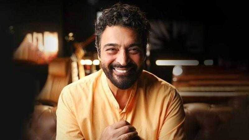 خناقات النجوم عرض مستمر.. عركة بين حميد الشاعري وحلاق في التجمع