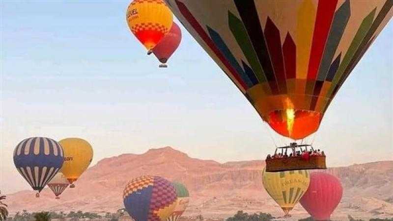انطلاق 30 رحلة بالون طائر بسماء الأقصر