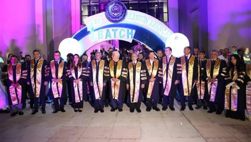 منال عوض تشارك بحفل تخريج أول دفعة بالأكاديمية العربية للعلوم بفرع العلمين