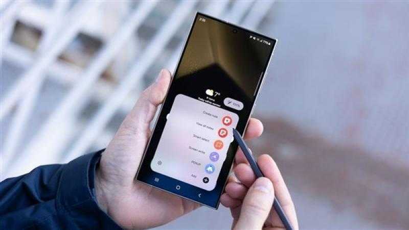 شاشة سامسونج الجديدة ستجلب هواتف لا تحتاج للشحن يوميًا