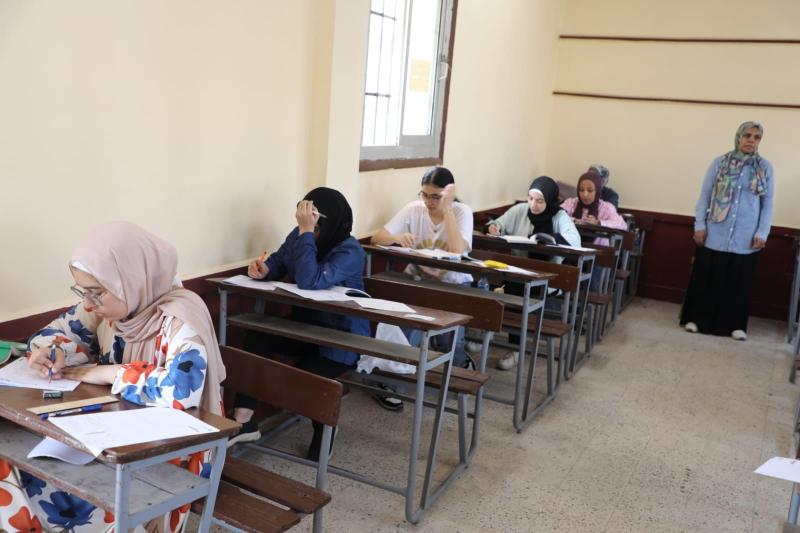 الدور الثاني بالثانوية العامة.. 12544 ألف طالب يمتحنون اللغة العربية وضبط 4 حالات غش (تفاصيل)
