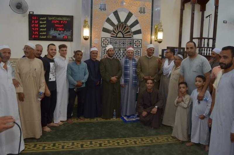 نائبا عن المحافظ.. سكرتير عام أسيوط يفتتح مسجد النور بالوليدية وسط فرحة الأهالي