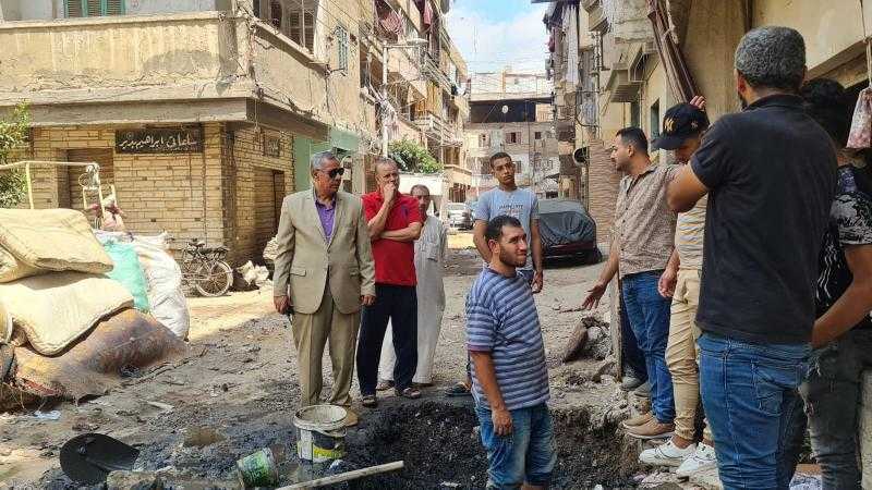 رئيس حي غرب المنصورة يتابع صيانة وإصلاح تسريب طارئ بخط مياه الشرب.. صور