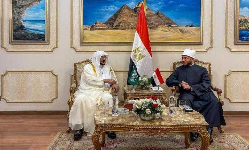 وزير الشؤون الإسلامية السعودي يلتقي وزير الأوقاف المصري