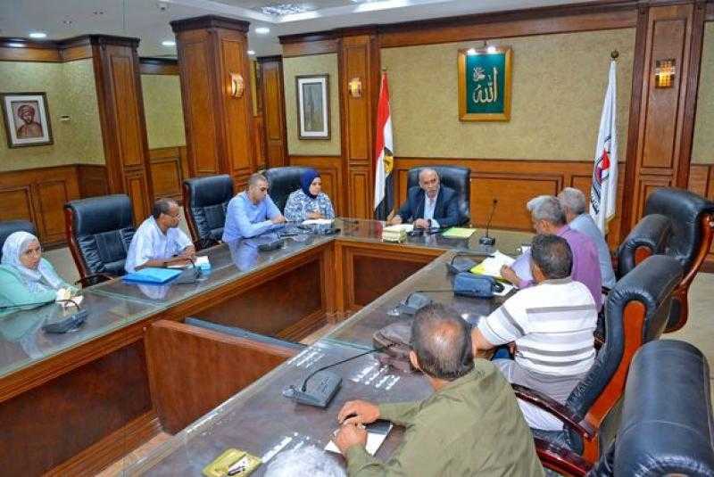 سكرتير محافظة سوهاج يوجه بسرعة إنجاز ملفات التصالح على مخالفات البناء