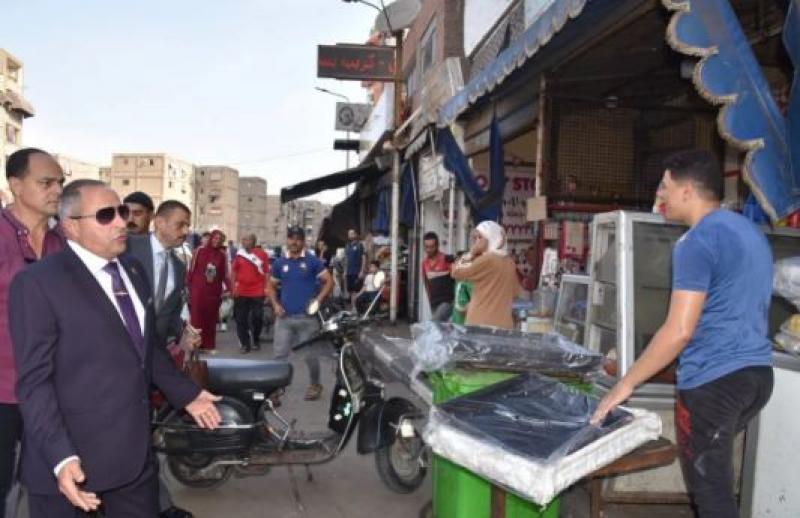 محافظ بورسعيد يقود حملة لإزالة الإشغالات ويوجه بتكثيف الحملات بالأحياء