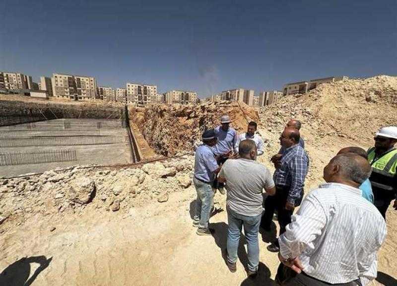 رئيس جهاز تنمية ”حدائق أكتوبر” بالجيزة يتفقد مشروع الخزانات الاستراتيجية بالمدينة