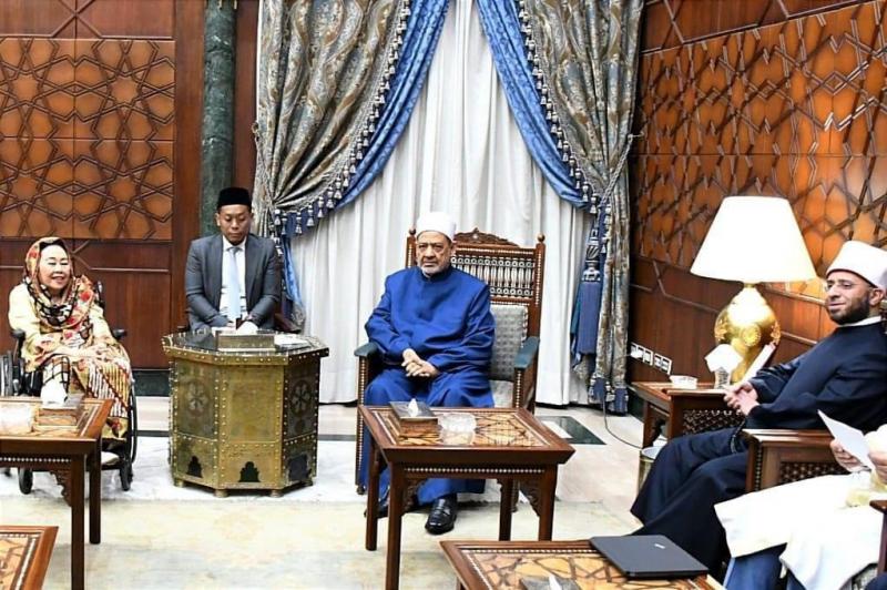 وزير الأوقاف: فضيلة الإمام الأكبر يغمرنا بكرمه .. وهو أستاذنا ورمزنا .. وكل المؤسسات الدينية في مصر صف واحد خلفه