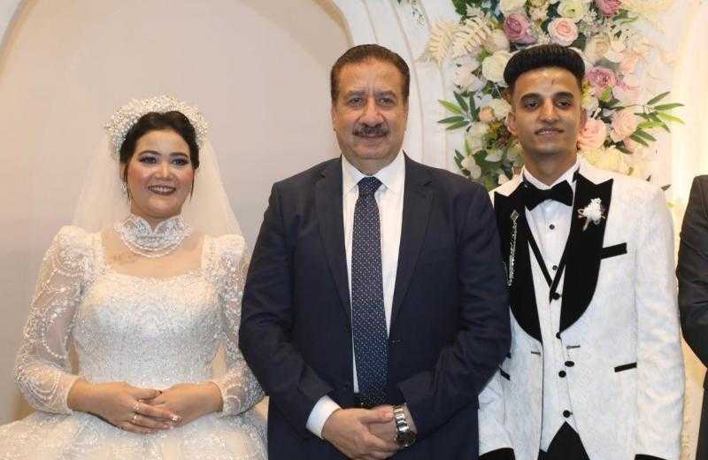 محافظ المنوفية يشارك عروسين من الأيتام حفل زفافهما