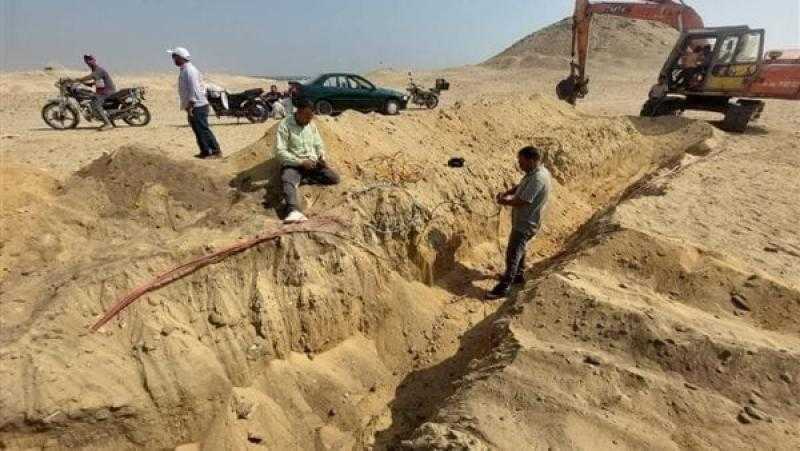 ”الصور قديمة ومضللة”.. السياحة تنفي استخدام معدات حفر في سقارة