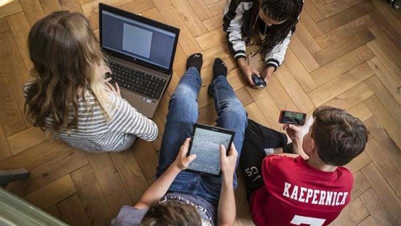 أستاذ علم اجتماع: التكنولوجيا أدوات جيدة.. وأثرها علينا مرهون بطريقة استخدامنا لها