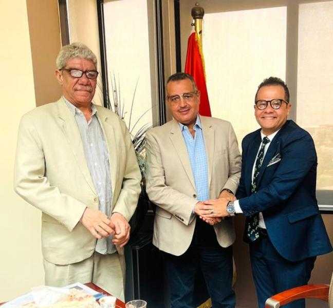 محافظ جنوب سيناء يشيد بالتحضيرات لمهرجان شرم الشيخ الدولي للمسرح الشبابي