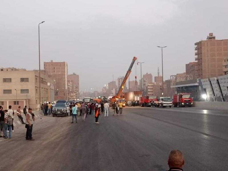 إعادة حركة المرور بالطريق الدائرى بعد رفع أثار انقلاب تريلا بالخصوص