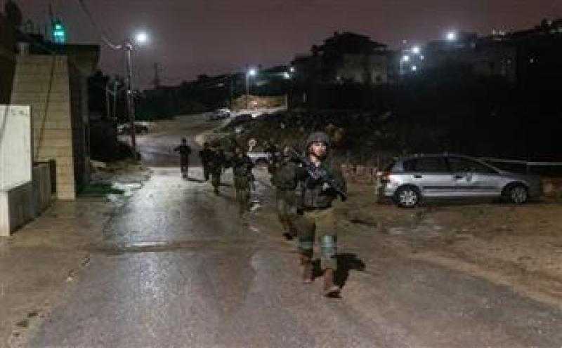 بينهم أطفال.. الاحتلال يعتقل 20 فلسطينيًا من الضفة الغربية