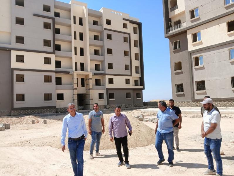 رئيس جهاز مدينة غرب قنا يتفقد مشروعات المرافق للمرحلة الأولى وعمارات سكن مصر| صور