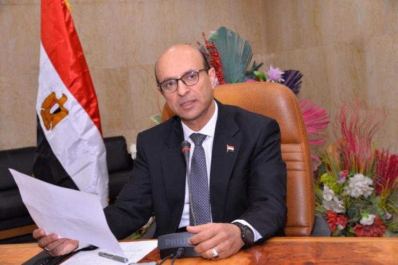 رئيس جامعة أسيوط يصدر قرارات بتعيين وتجديد وتكليف قيادات جديدة