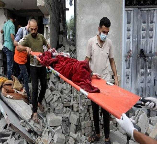 6 شهداء بينهم ثلاثة أطفال وامرأة في قصف للاحتلال الإسرائيلي على منزل شرق غزة