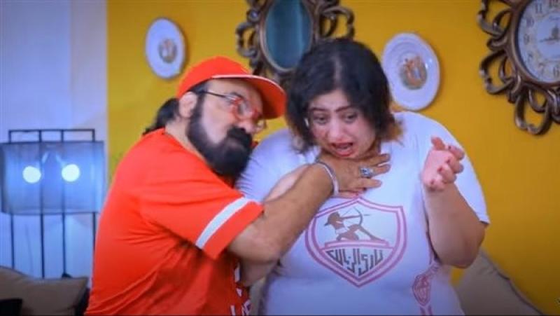 زنانة.. أبو الليف يرتدى تي شيرت الأهلي في أحدث أغانيه
