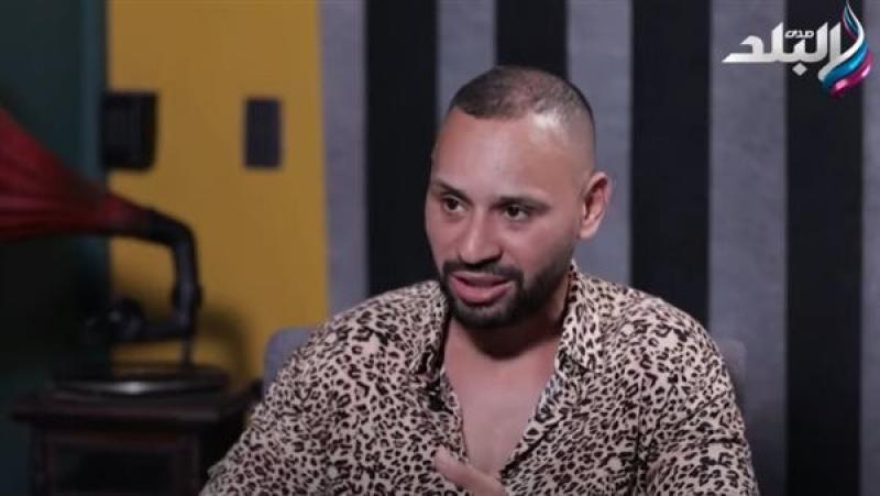 محمد الريفي: أطيع أمي في كل شيء وما زلت أخجل منها.. فيديو