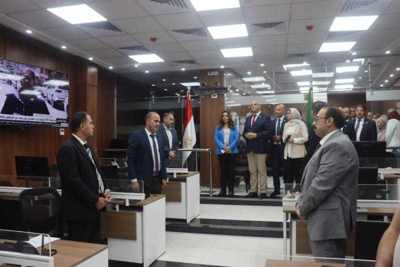 وزيرة التنمية المحلية ومحافظ القليوبية يتفقدان المركز التكنولوجي بالديوان العام لمتابعة سير العمل