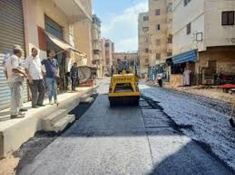 محافظ كفرالشيخ يتابع أعمال الرصف بشارع الجمهورية بقلين