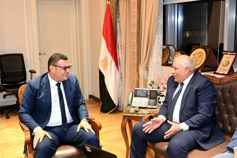 خط أحمر