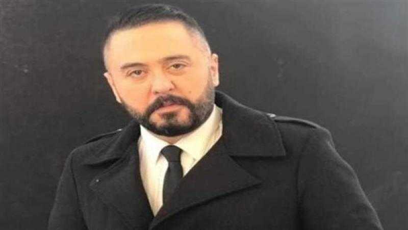 بطولة أحمد الفيشاوي.. عمرو عبد العزيز يروج لفيلم ورد وريحان