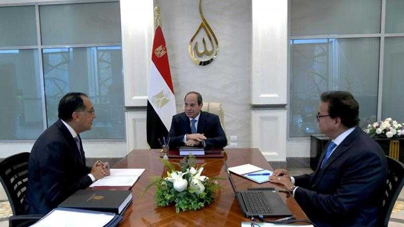 السيسي يوجه بضم 8.5 مليون منتفع من تكافل وكرامة والعمال غير المنتظمة للتأمين الصحي